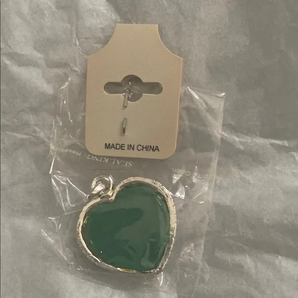 *Silver and Green Heart Pendant - Picture 2 of 2